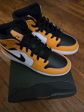 Nike Jordan 1 MID TAXI/BLACK/WHITE Sneakers